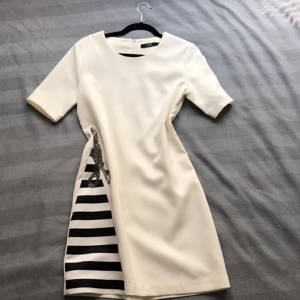 Stylish French straight Elegant White Mini Dress. Size S/m